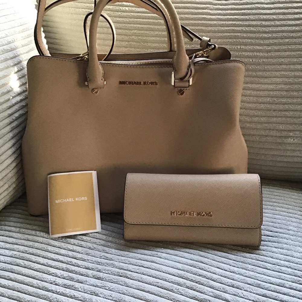 Michael Kors tote and wallet set